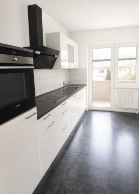Renovierte 2 Z. Wohnung mit EBK, Balkon & Tageslichtbad