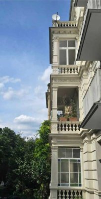 "Helle 2,5-Zimmer-Wohnung mit Balkon in zentraler Lage"