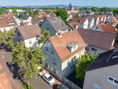 Dreifamilienhaus und Lagerhalle in Frankfurt-Schwanheim