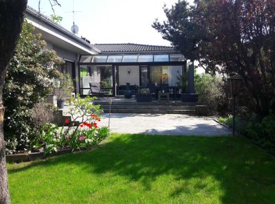 Repräsentativer Winkelbungalow in ruhiger Lage