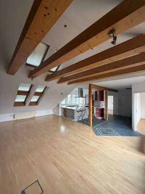 Stilvolle 3-Zimmer-Dachgeschosswohnung (100 m²) in Kerpen – perfekt für Paare