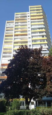 Renovierte 3-Zimmer-Wohnung mit Balkon und Einbauküche in Bad Homburg vor der Höhe