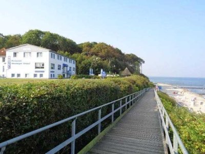 Strandnahe Eigentumswohnung mit schönem Grundstücksanteil, Terrasse und PKW Stellplatz