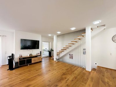 Lichtdurchflutete Doppelhaushälfte mit Garten, Terrasse und Balkon