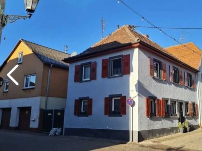 Zweifamilienhaus inkl. 2 EBKs und 2 Garagen in Kirrweiler zu vermieten