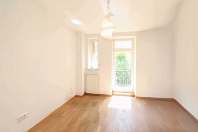 Charmante 3-Zimmer-Altbauwohnung mit Süd-Balkon in München!