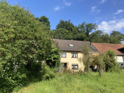 Einfamilienhaus mit Garage und Garten