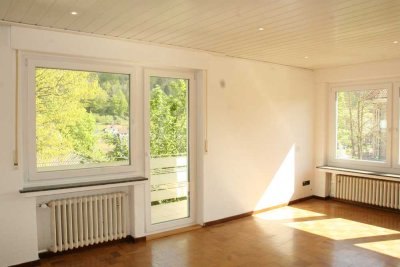2 1/2 Familienhaus, 237 qm Wohnfl., 2 Südbalkone, Garagen, Heizung neu, Bev.-Dalhausen: 269.000 € VB