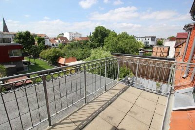2 Zimmer-Wohnung mit Einbauküche  und Dachterrasse in der Schelfstadt zu mieten!
