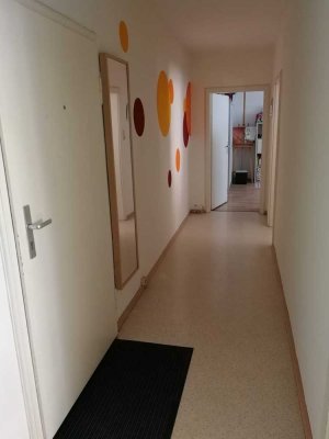 Gepflegte 3-Zimmer-Wohnung mit Balkon und EBK (ablösbar) in Augsburg / ohne Makler / WG geeignet