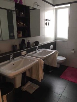 Exklusive, vollständig renovierte 2-Zimmer-Wohnung mit lux. Innenausstattung mit Balkon in Landshut