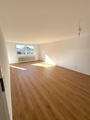 Erstbezug nach Sanierung mit Balkon und traumhaften Weitblicken