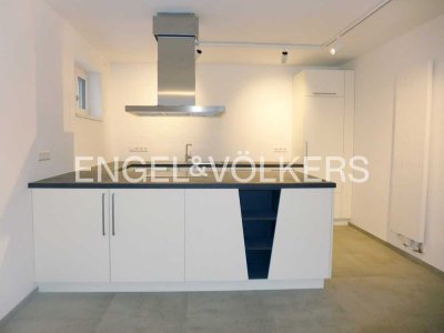 Topp-moderne 2-Zimmer-Wohnung mit edler Einbauküche im kernsanierten Altbau