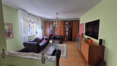 Reserviert! Sehr schöne 4-Zimmer-Wohnung mit gehobener Innenausstattung mit Terrasse und EBK in VH