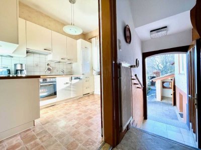 Geräumiges Stadthaus mit sonnigem Garten 
und kluger Aufteilung - zentrale Lage