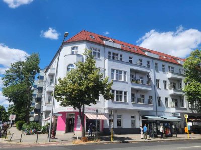 Fußläuf. S-Bhf. Baumschulenweg/Treptower Park - Helle, freundliche DG-Wohnung mit Terrasse in Altbau