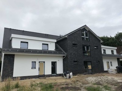 Ansprechende und neuwertige 4-Raum-Dachgeschosswohnung mit geh. Innenausstattung mit Balkon und EBK