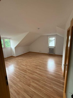 Exklusive 1,5-Raum-DG-Wohnung in Poing