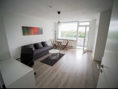 Teilmöblierte 1-Zimmer-Wohnung mit großem Balkon – gute Lage in Augsburg