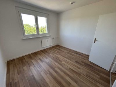 Schnell sein! Helle 2-Zimmer-Wohnung mit Balkon!