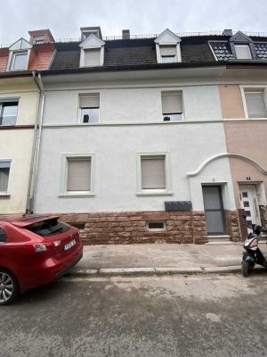 Sanierte Erdgeschosswohnung mit Terrasse und eigenem Garten