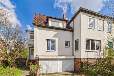 Familienfreundliches Zweifamilienhaus mit Garten und Balkon in ruhiger Lage
