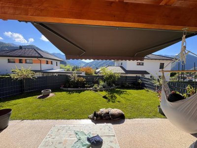 Neubau mit Terrasse und Garten