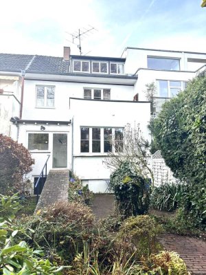 Wohnen mit Charme und Perspektive – Einfamilienhaus mit Gartenidylle in Köln-Sülz