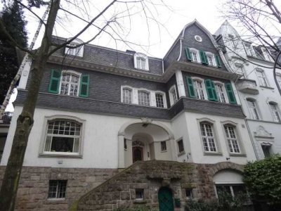 1-Zimmer-Wohnung in repräsentativem Altbau