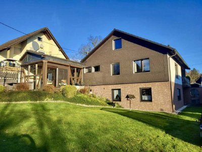 Einfamilienhaus mit Einliegerwohnung und Wintergarten in beliebter Vorortage von Wiehl!