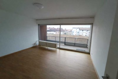 helle 1 Zimmerwohnung mit EBK und Balkon