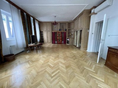 ***EXKLUSIVE VILLA IN NOBLER LAGE - 4 EBENEN MIT LIFT, GARAGE UND GARTEN ***