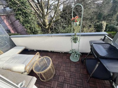 Lichtdurchflutete 2-Zimmer-Wohnung mit Balkon im grünen Dichterviertel