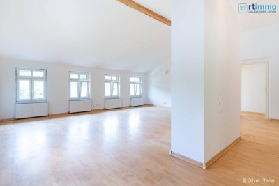 HELLE UND GROSSZÜGIGE 4 ZIMMERWOHNUNG IN IDYLLISCHER LAGE MIT GARTEN UND GARAGENPLATZ- PROVISIONSFREI