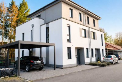 Moderne DHH in BI‑Sennestadt – A+,KfW40, PV-Strom, LWP, Einbauküche, Staffelgeschoß mit Dachterrasse