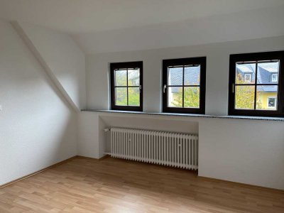 Sanierte 3-Raum-Wohnung mit Balkon und Einbauküche in Schönwald