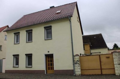 Einfamilienhaus mit kleinem Nebengelass, Garten und Garage in der Gneisenaustadt Schildau