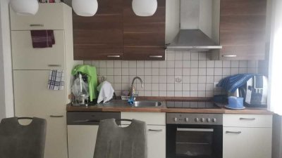 3-Zimmer-Wohnung mit Balkon und Einbauküche.