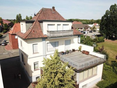 Ihre neue Wohnung! 3-Zimmer-Wohnung mit großer Dachterrasse in alter Stadtvilla!