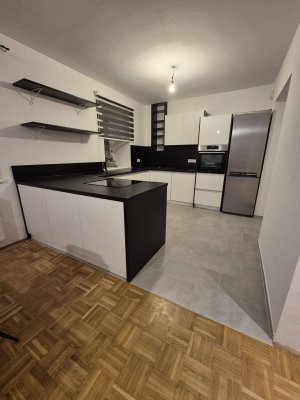 Wunderschöne, renovierte Wohnung mit großem Garten zu vermieten