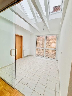 Erstbezug nach Sanierung - Maisonettewohnung mit Einbauküche und Wintergarten!