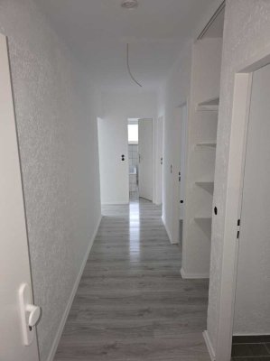 Helle und geräumige 3- Zimmerwohnung in Ortsrandlage