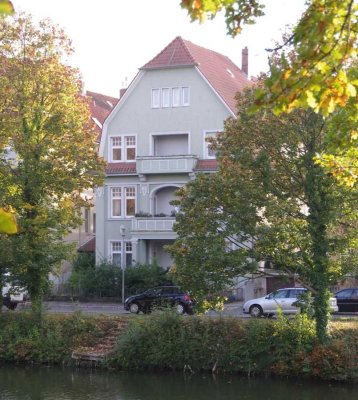 Bevorzugte Lage in renoviertem Jugendstilhaus mit Echtholzpackett!