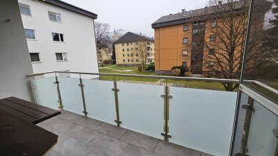 Zentral und doch sehr ruhig gelegene, gemütliche, helle und gepflegte 3 Zimmerwohnung + extra Küche mit Balkon – perfekte Infrastruktur