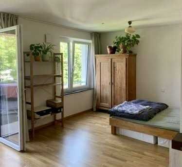 Helle neuwertige 1,5 Z. Wohnung mit Balkon inkl. EBK, TG-Stellplatz, Nähe Klinikum