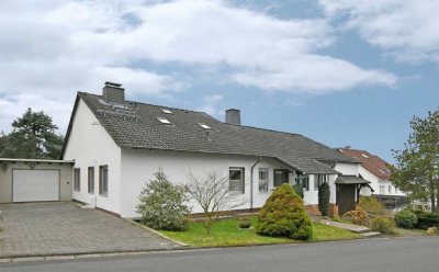 Bungalow auf über 2.100 m² Grundstück in Fernblicklage Niedenstein-Ermetheis