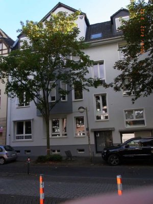 Helle 2-Zimmer-DG-Wohnung mit Küchenzeile