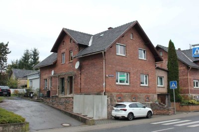 Doppelhaushälfte mit schönem Garten und Nebengebäude!!!