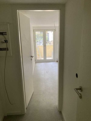 Sonniges kernsaniertes 1-Zi.-Apartment mit Terrasse in Nippes