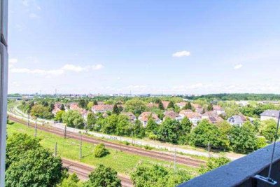 Panorama-Wohnung über den Dächern von KA-Durlach – stilvoll renovierte und freie 3-Zi. ETW im 10. OG